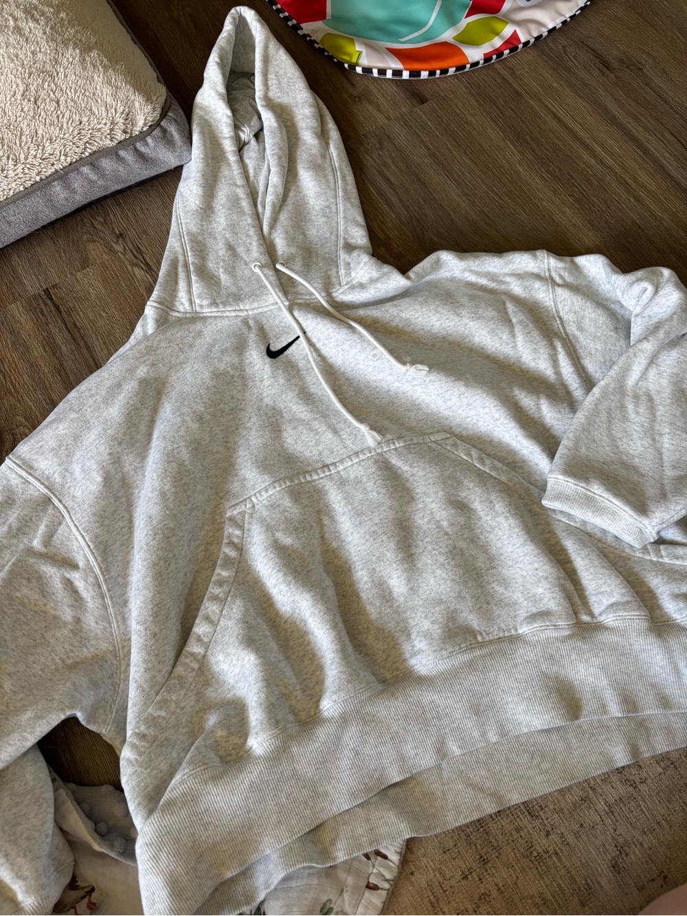nike cropped hoodie
